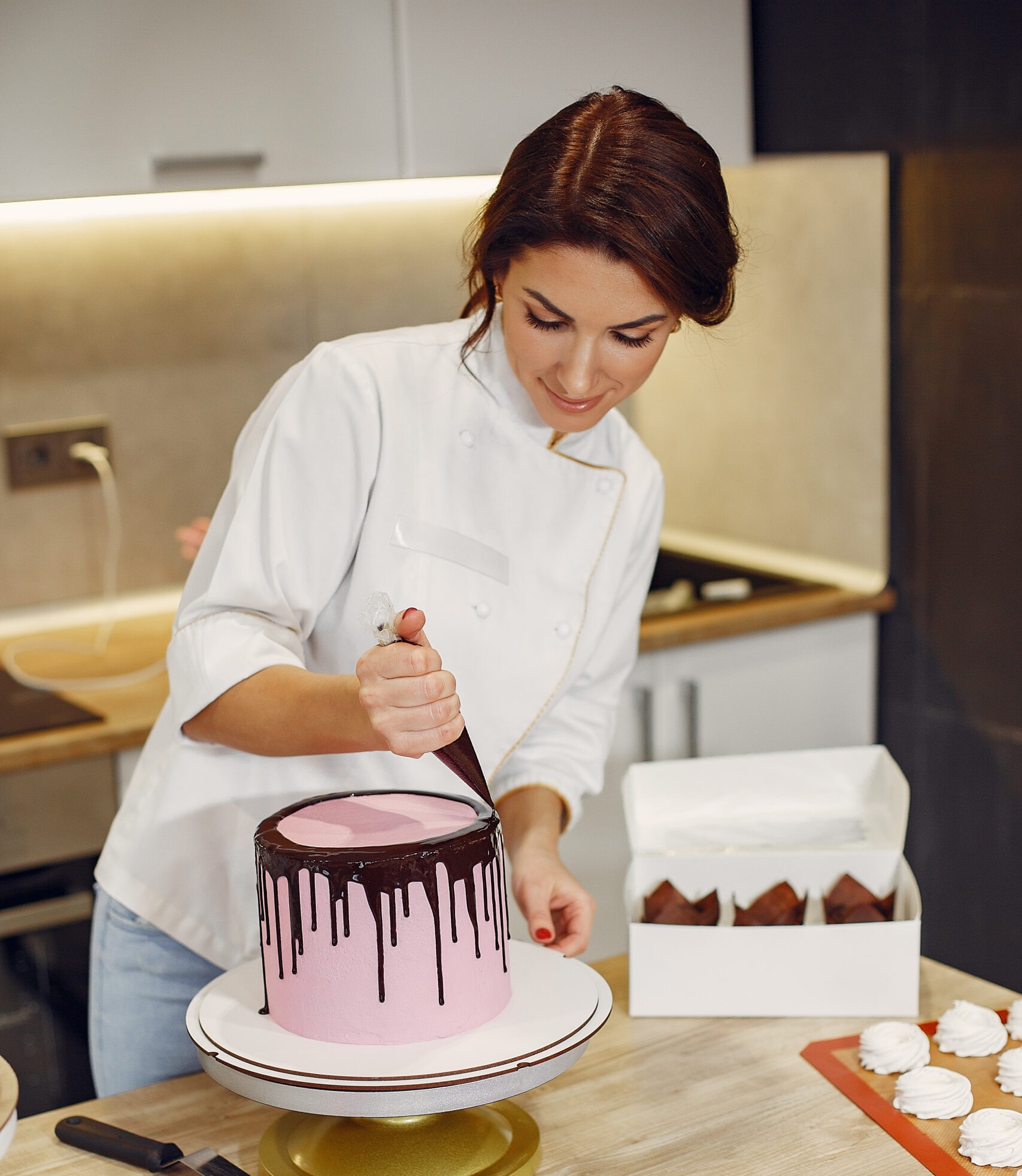 Cake Makers & Decorations